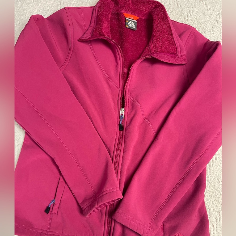 Women’s Nike ACG Pink Nike fleece lined jacket size M